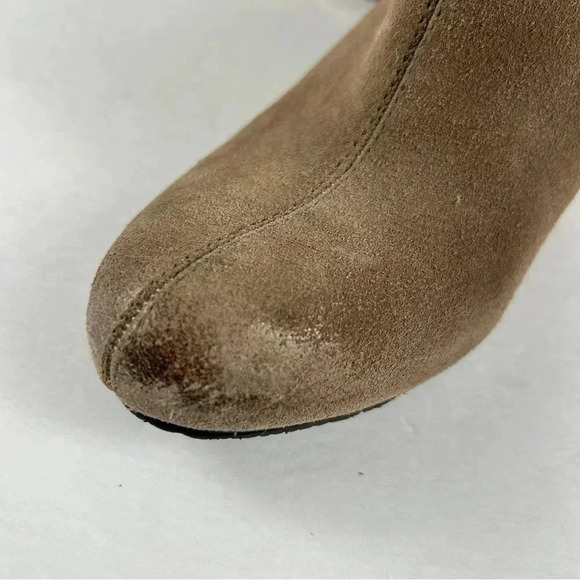 Vince Camuto wedge booties suede leather 8M *flaw - Picture 5 of 12